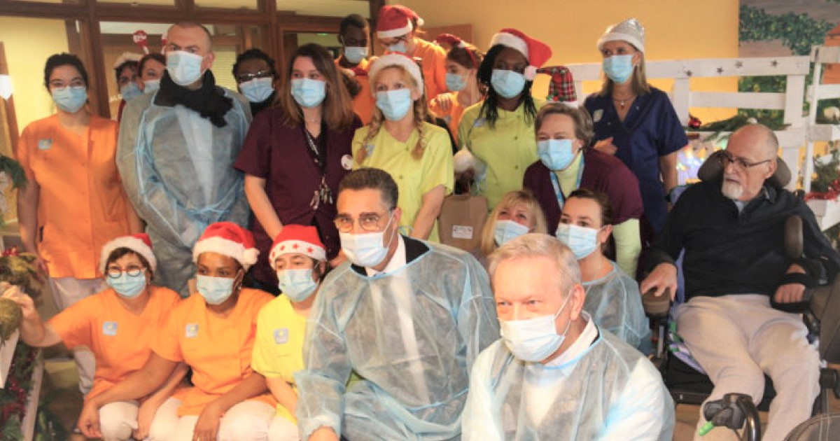 Don de 170 coffrets de Noel distribues par Pharmacie lafayette et LEtre en Equilibre 2