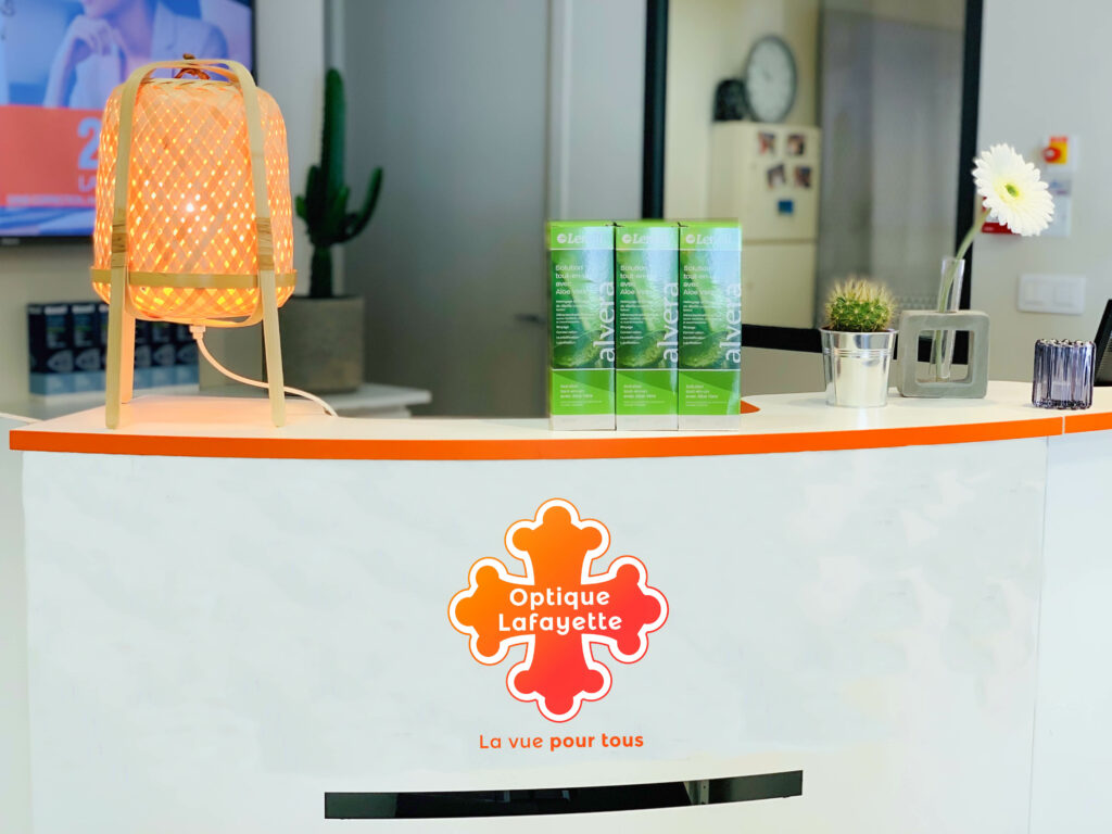 comptoir design Optique Lafayette scaled