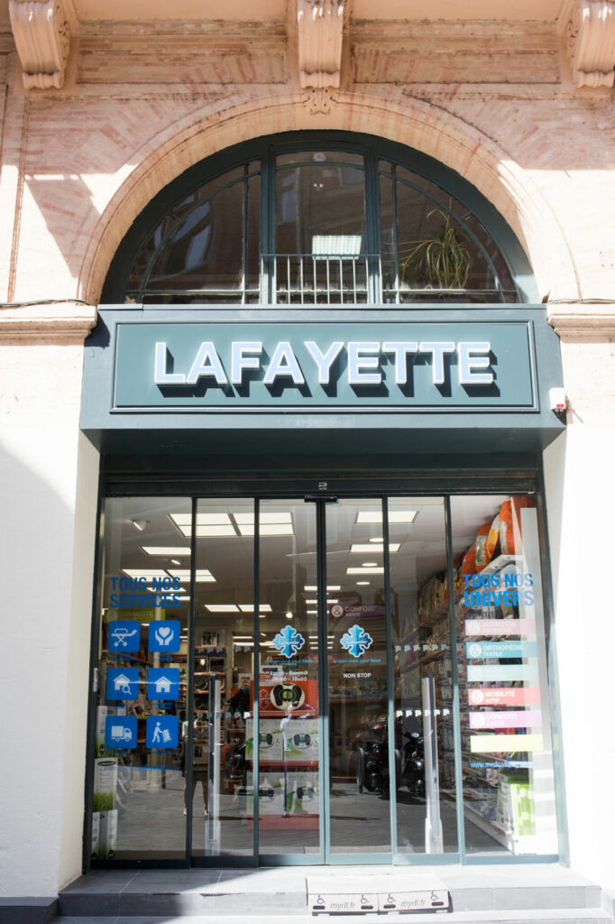 image montrer l'entré d'une enseigne medical lafayette